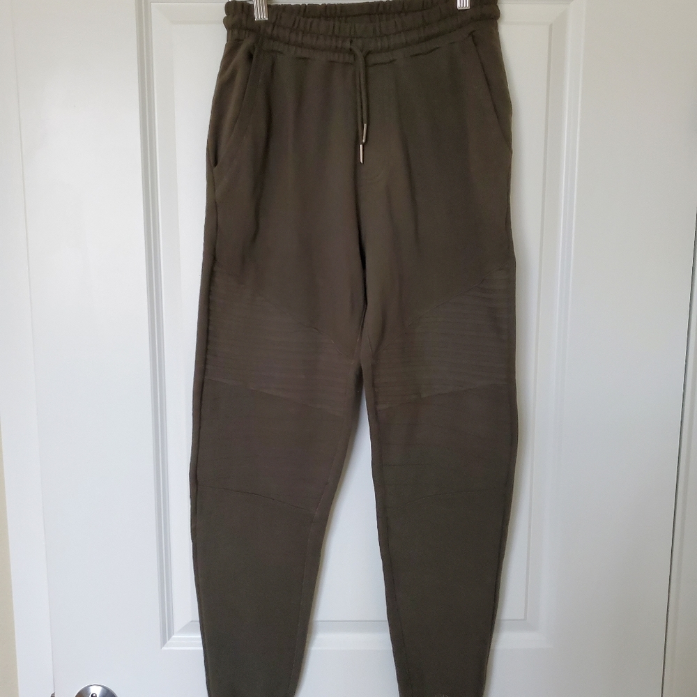Brand New w/Tags ELEVENPARIS Men's Joggers Size Medium